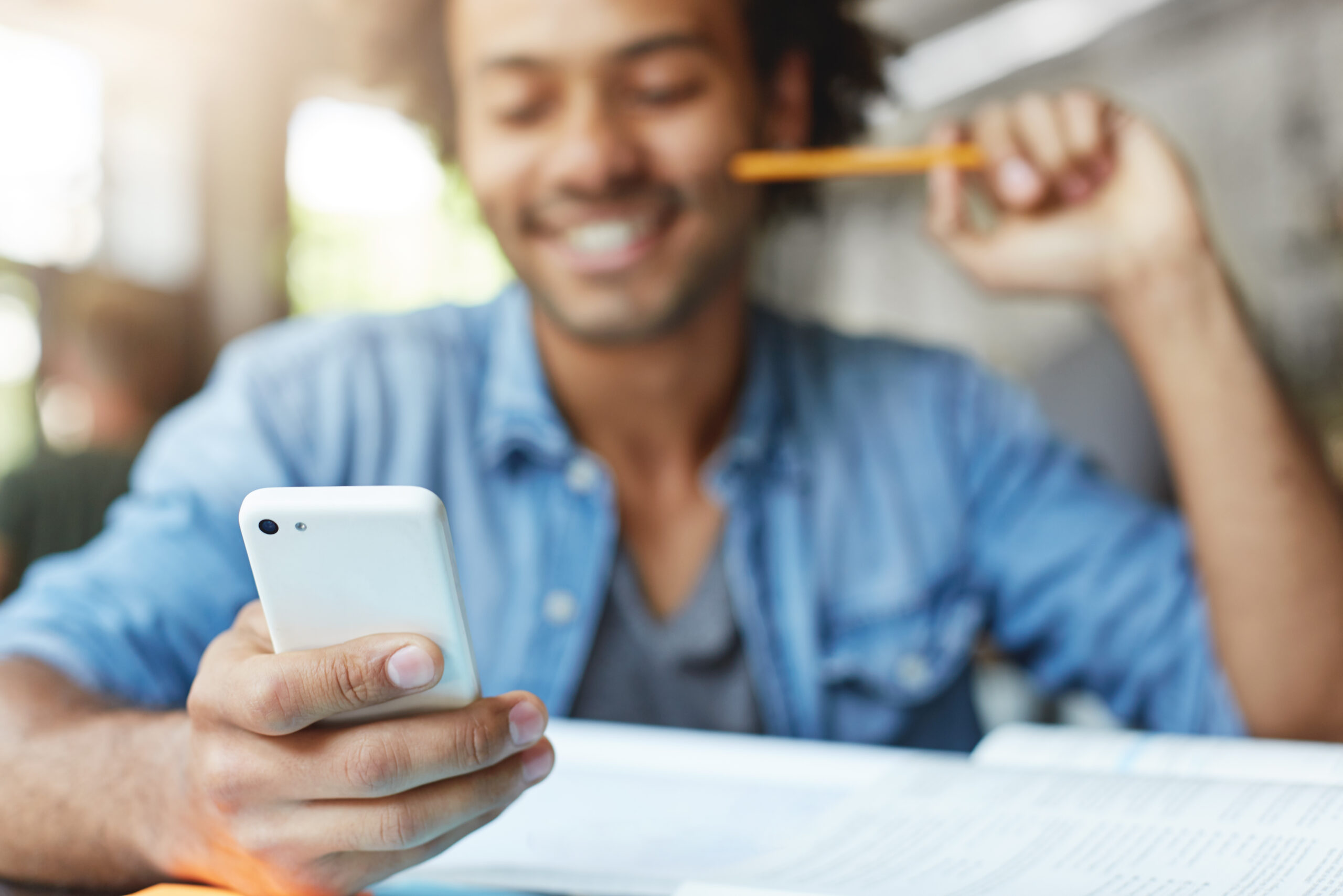 Leia mais sobre o artigo Vai estudar? Saiba como o celular pode ser uma ótima ferramenta